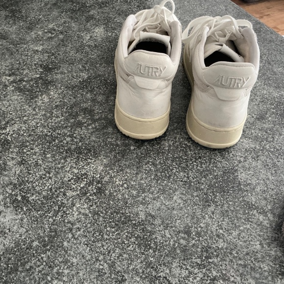 Designers Autry men’s sneakers - Picture 2 of 4